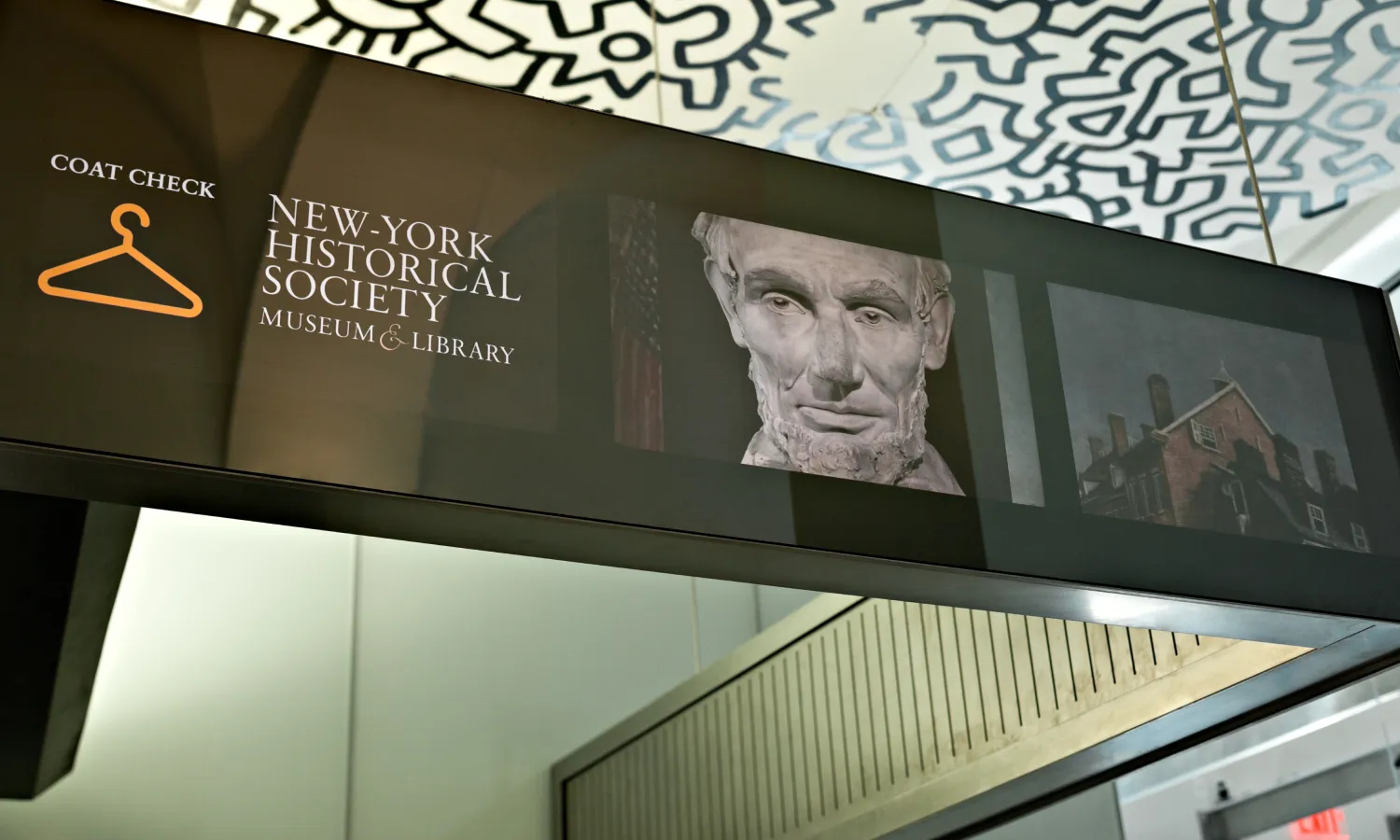 Подвесной цифровой указатель музея New-York Historical Society